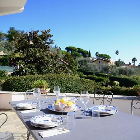 Bellavista Eight - Elegante Vista Mare Con Giardino E Posto Auto Privato - 4 Posti Letto Apartamento