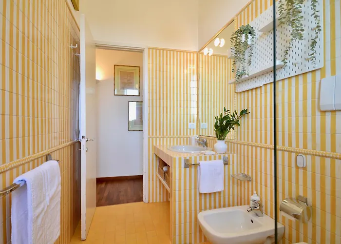 شقة Bellavista Eight - Elegante Vista Mare Con Giardino E Posto Auto Privato - 4 Posti Letto